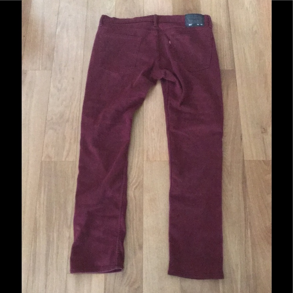 Red Levi’s 36 w, 34 L straight leg